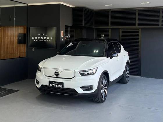 VOLVO XC40 P8 RECHARGE ELECTRIC BEV PURE AWD VOLVO XC40 P8 RECHARGE ELECTRIC BEV PURE AWD